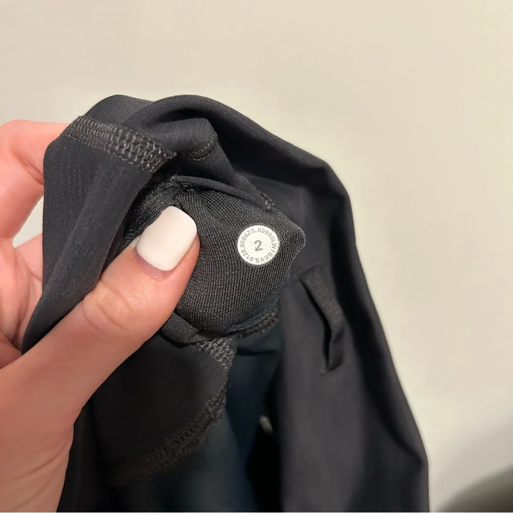 Lululemon Wunder Train High-Rise Short 6” in Heathered Graphite Grey Size 2